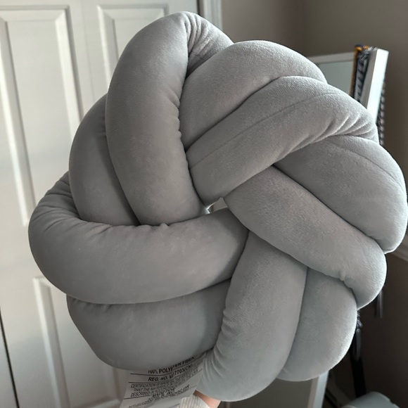 Cuddl Duds Other - Cuddl Duds Accent Pillow